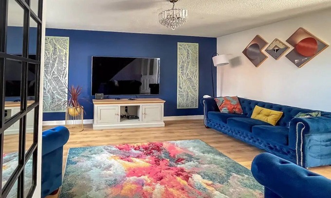 Quedgeley Apartment | Pass the Keys | Modern spacious home | Hot Tub | Garden | Parking