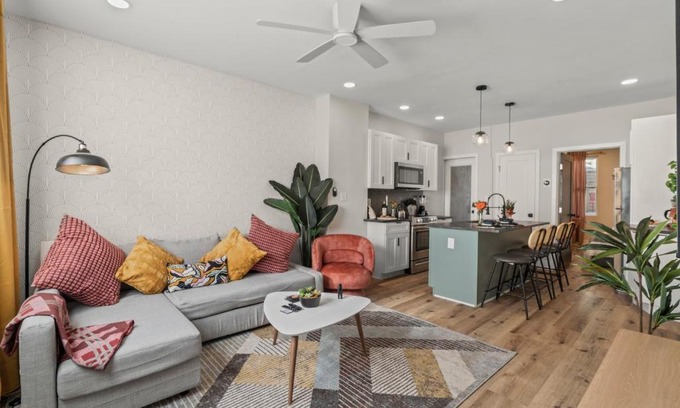 Passyunk Square Apartment | Passyunk Square Spacious 1 BR Oasis- Huge Deck