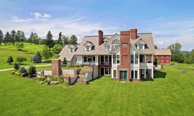 Mount Holly House | Pastoral 5-BR Estate Minutes to Okemo