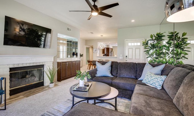 Palm Desert House | Patio and Pool Access Stunning Palm Desert Townhome