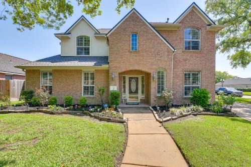 Pearland House | Patio, BBQ and Yard Family Retreat in Pearland