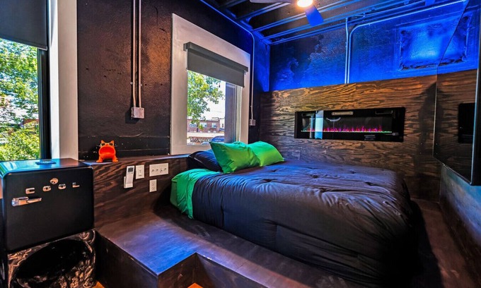 Sparta House | Patio & Grill | Pool Table | 100" TV | Workspaces