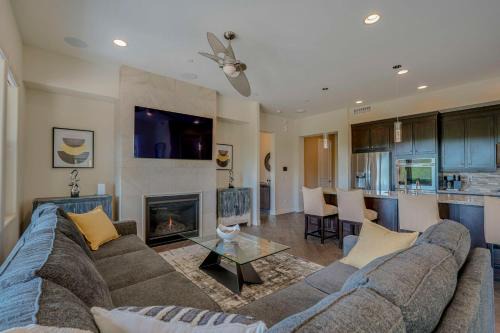 Troon North Apartment | Patios and Mountain Views at Modern Scottsdale Condo