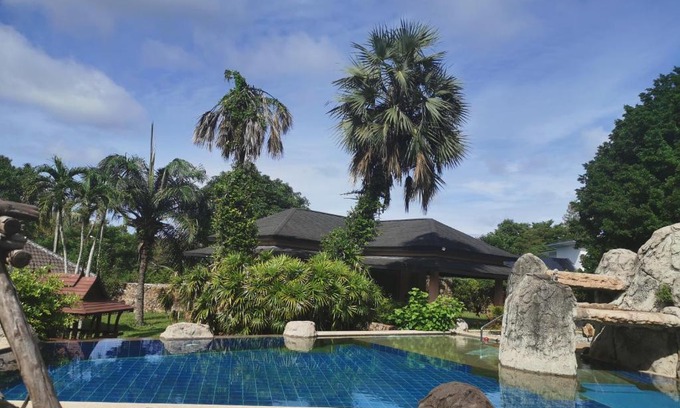 Nong Prue Villa | pattaya elephant villa