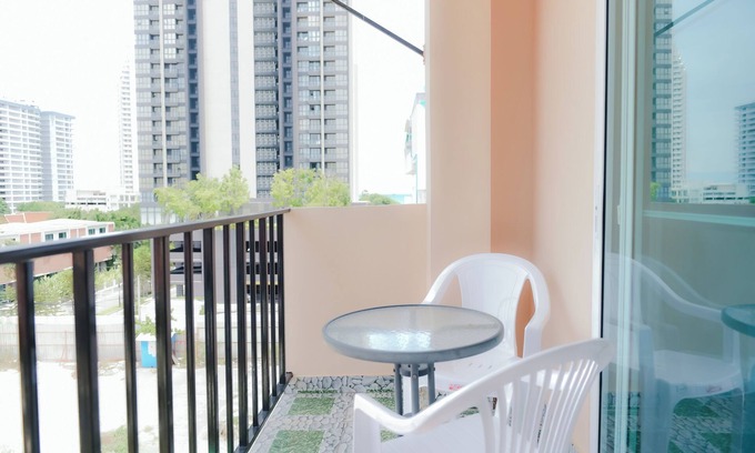 Jomtien House | Patumnak Beach Guesthouse