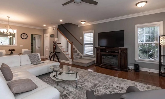 Umstead House | Paula's Place- Across from Brier Creek, 10mins from Airport, Community Pool!