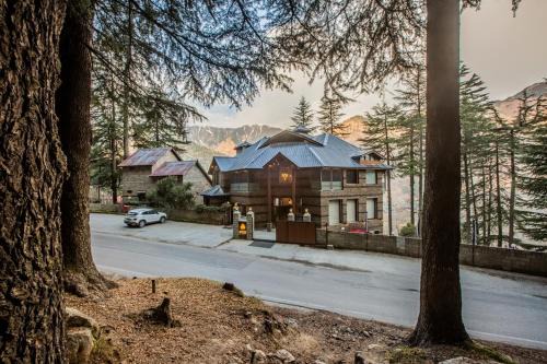 Manali Resort | Pause By the Woods
