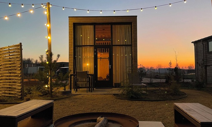 Olburgen House | Pawradise - Charming TinyHouse on the water in Olburgen | Romance & Adventure