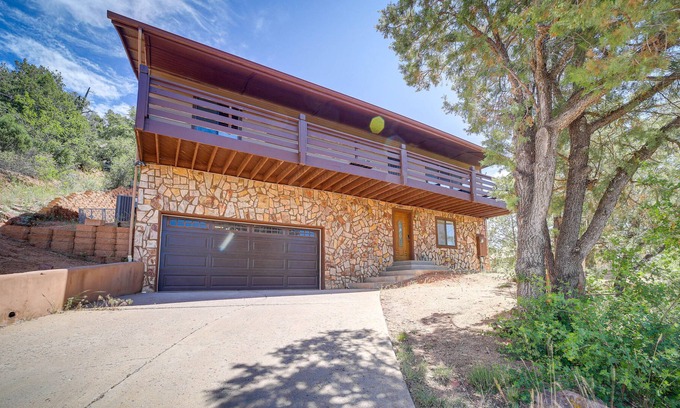 Payson Cottage | Payson Cabin w/ Deck Near Hiking, Fishing & More!