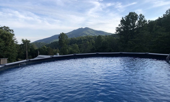 Monroe House | Peace and calm in the foothills of The Blue Ridge Mountains.