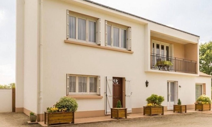 Saint-Hilaire-de-Chaleons Cottage | Peaceful Getaway Between Pornic and Nantes, Family Friendly, Wi-Fi, Near Beach and Village
