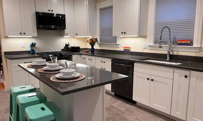 Everett House | PEACE IN THE CITY - Humble Luxury minutes from Boston, Beach & Casino