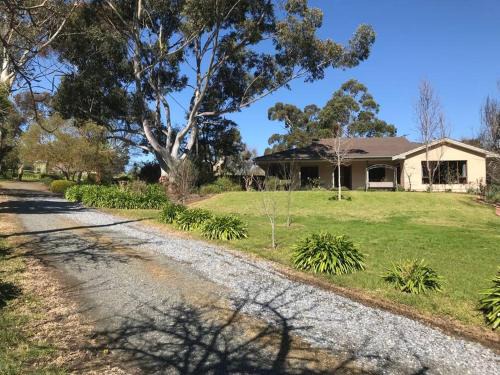 Hahndorf Villa | Peaceful 4-Bedroom Vineyard Retreat in Hahndorf