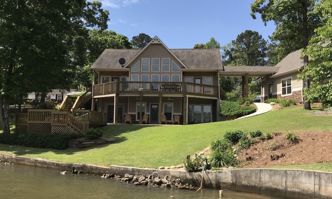 Jackson House | Peaceful 5 Bedroom Jackson Lake home on a quiet cove