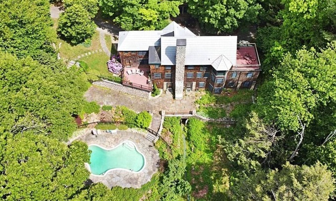 Harvard House | Peaceful and Natural Historic Country Home