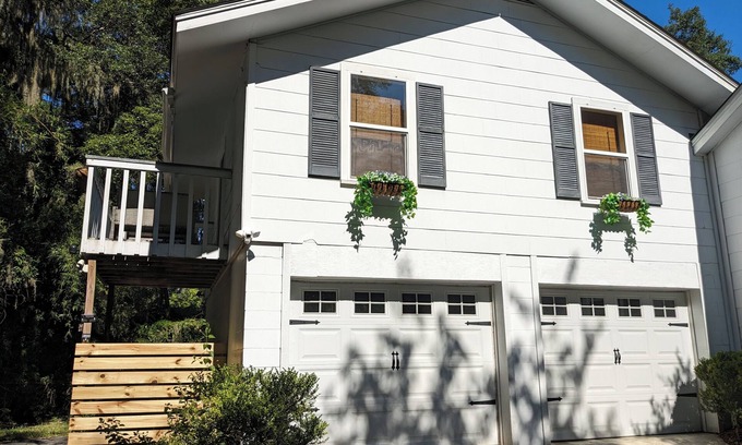 Mossy Oaks Cottage | Peaceful Beaufort guest house, perfect for couples or families