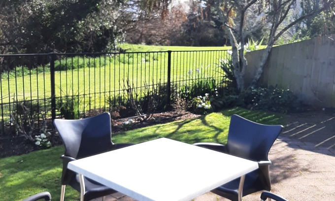 Rotorua House | Peaceful by the stream