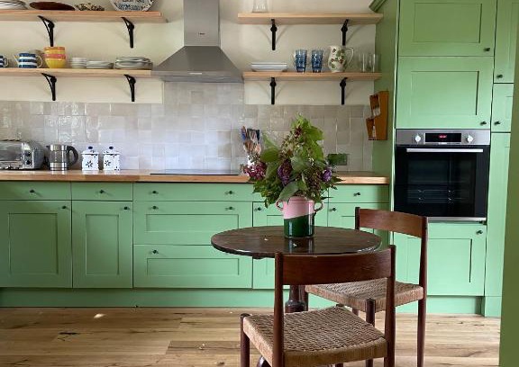 Cowbeech House | Peaceful cottage with private garden