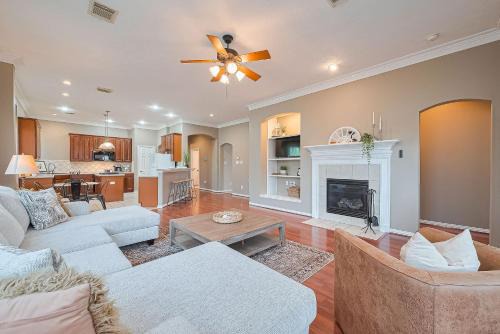 Conroe House | Peaceful Exec Home w Office Near Everything