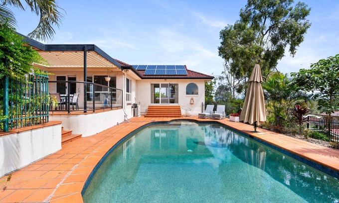 Bridgeman Downs House | Peaceful Family Home: 4-Bed, Pool, Alfresco Dining
