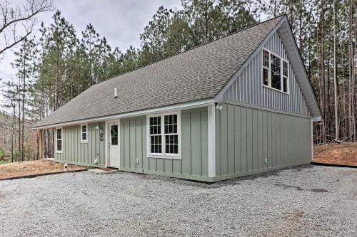 Heflin House | Peaceful Family Cabin on 10 Acres with Game Room!