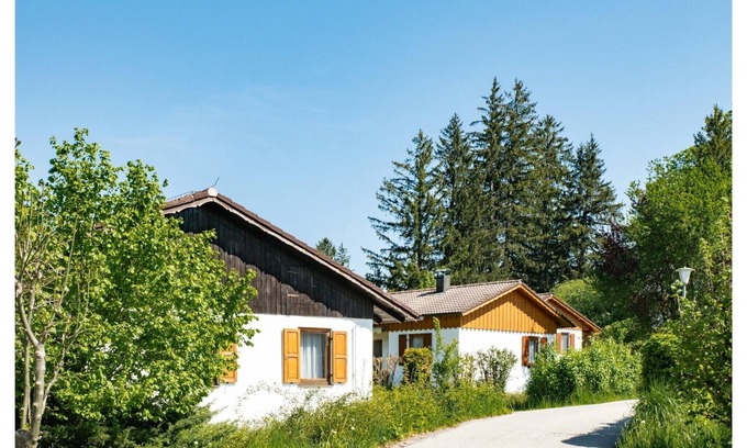Schwarzenbach House | Peaceful Garden Apartment