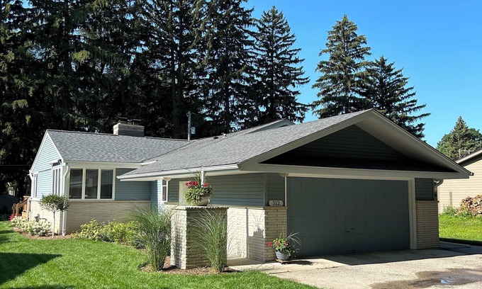 Delafield House | Peaceful Getaway in Lake Country