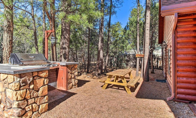 Pinetop-Lakeside Apartment | Peaceful 'hidden Haven' Studio ~ 2 Mi to Lake