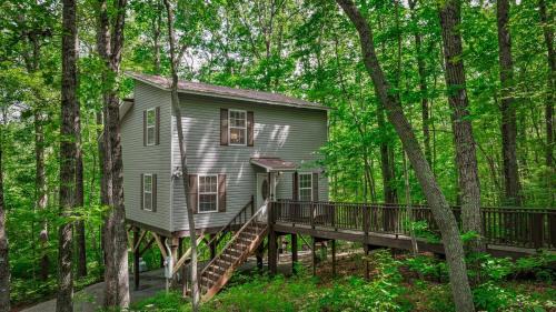Fort Payne House | Peaceful Hideaway Treehouse near Little River Canyon