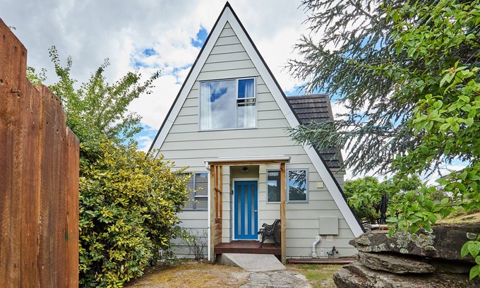 Luggate House | Peaceful Kiwi Crib with stunning views.