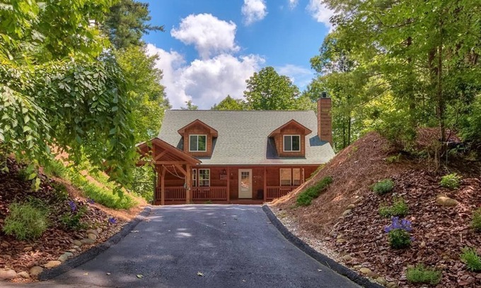 Sapphire Cabin | Peaceful Mountain Cabin