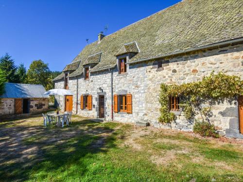 Neuveglise-sur-Truyere House | Peaceful Mountain Retreat