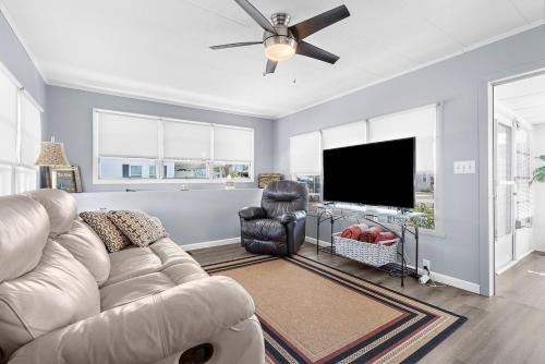 Laurel House | Peaceful Nokomis Escape 5 Mins to Beach 55