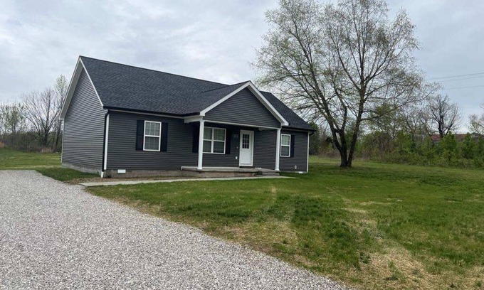 Cave City House | Peaceful private 3 bedroom & 2 bathroom new home near Mammoth Cave.