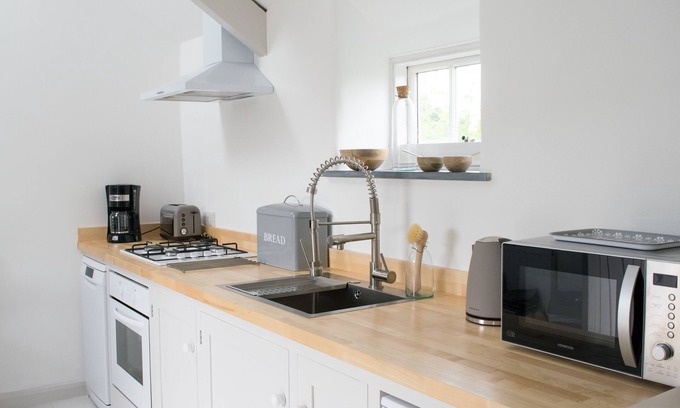 Penzance House | Peaceful rural retreat - w/Parking - close to Mousehole Beaches & Restaurants