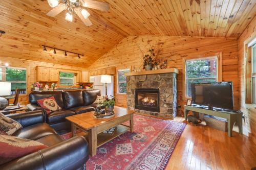 Waynesville House | Peaceful Smoky Mountain Cabin with Deck and Fire Pit!