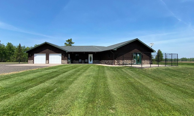 Brule House | Peaceful South Shore Retreat – Enjoy Mowed Walking Trails & Modern Comforts