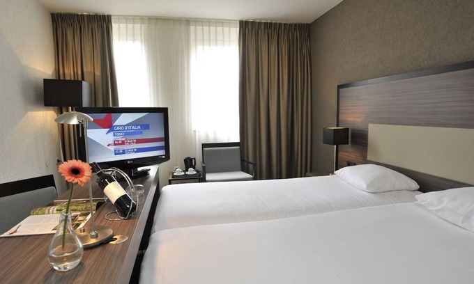 Weert Hotel | Peaceful Stay with Fast Access to Weerterbos! Onsite Dining and Parking!