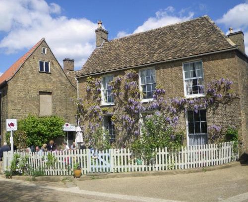 Ely Bed & Breakfast | Peacocks Tearoom and Fine B&B