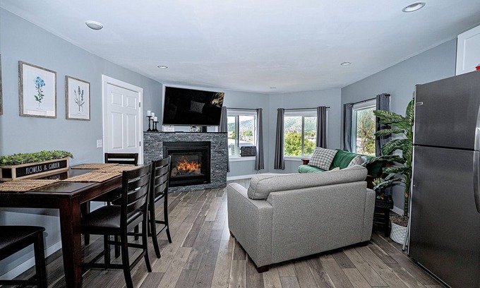 Kellogg House | Peak Haven: 2BR Mountain View