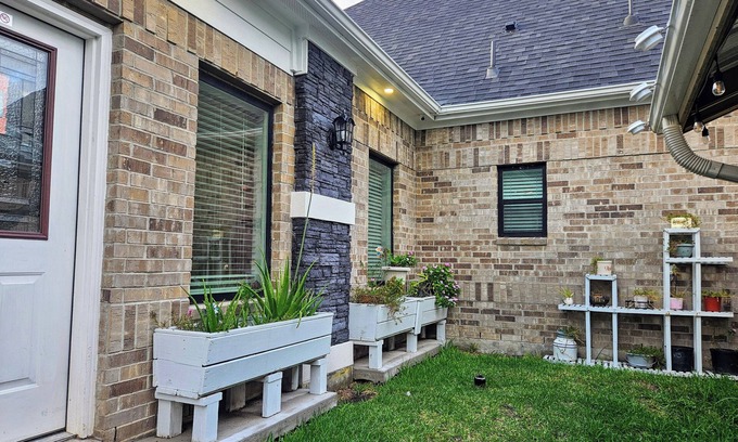 Pearland House | Pearland Hidden Gem Estate