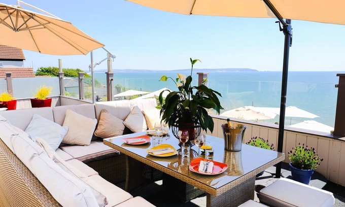 Barton-on-Sea House | Pebble Beach