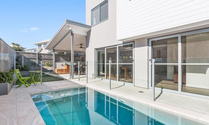 Casuarina House | Pebbles at Casuarina Beach with Pool
