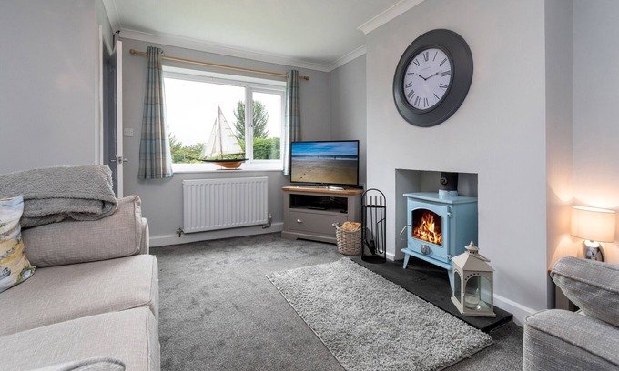 Llanddulas Cottage | Pebbles Reach - Two Bedroom Cottage, Sleeps 4