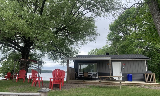 Lavigne Cottage | Pelican #8 Graceland Cottages