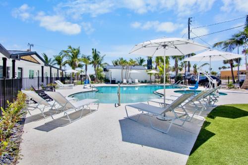 Bradenton Beach Hotel | Pelican Post at Anna Maria Island Inn