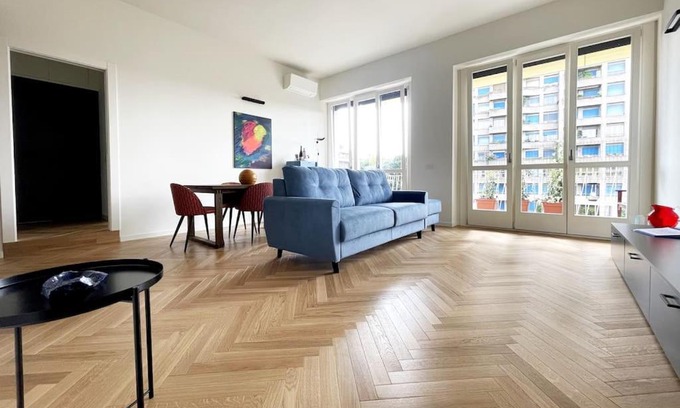 Tricolore Apartment | Penelope's Apartment