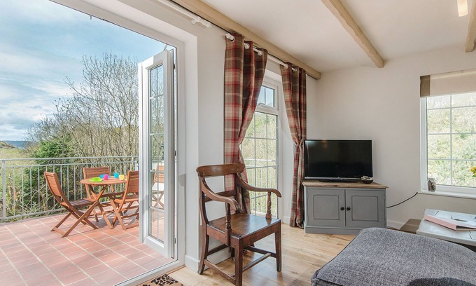 Dinas Cross Cottage | PENMORFA, pet friendly, character holiday cottage in Dinas Cross