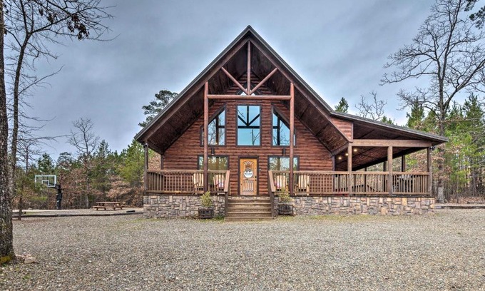 Hochatown House | Penny Lane Lodge Broken Bow Cabin Less Than 6 Mi to Lake