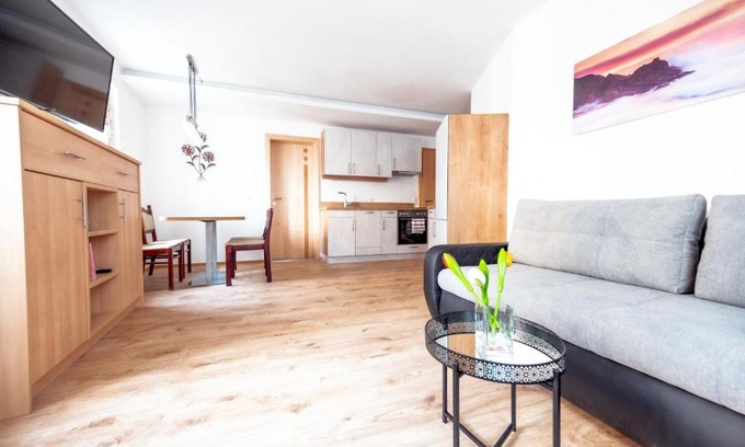Hallein Apartment | Pension-Cafe-Konditorei Mikl